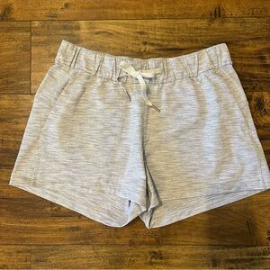 LULULEMON On the Fly Shorts Size 8 EUC